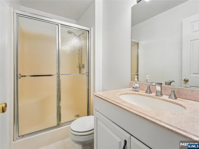 2710 Hemingway Lane, Mahwah, NJ 07430