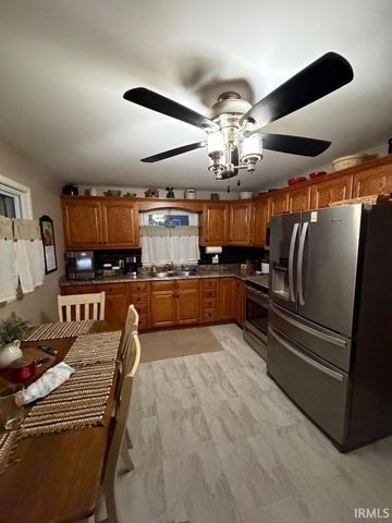 18 SE 6th Street, Linton, IN 47441