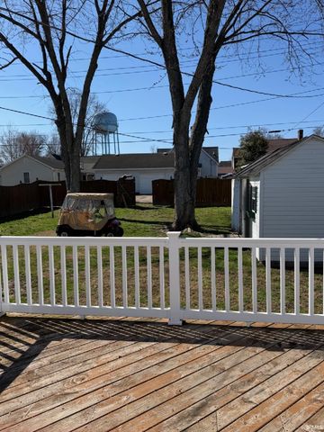 18 SE 6th Street, Linton, IN 47441