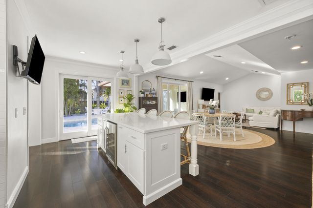 9806 SE Landing Place, Tequesta, FL 33469