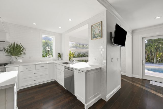 9806 SE Landing Place, Tequesta, FL 33469