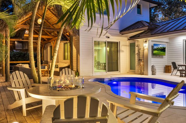 9806 SE Landing Place, Tequesta, FL 33469