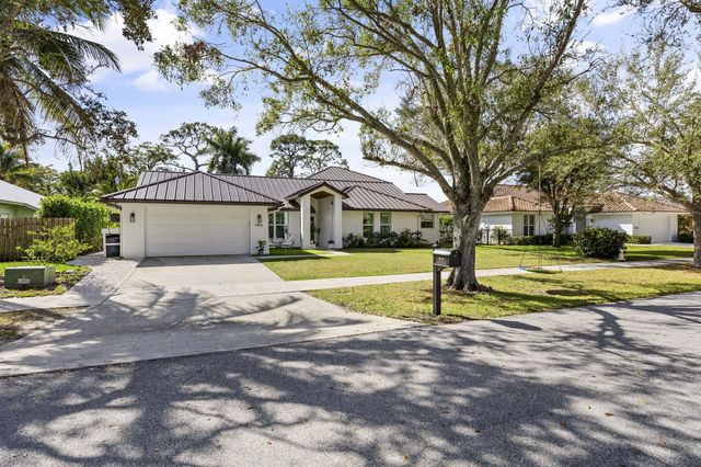 9806 SE Landing Place, Tequesta, FL 33469