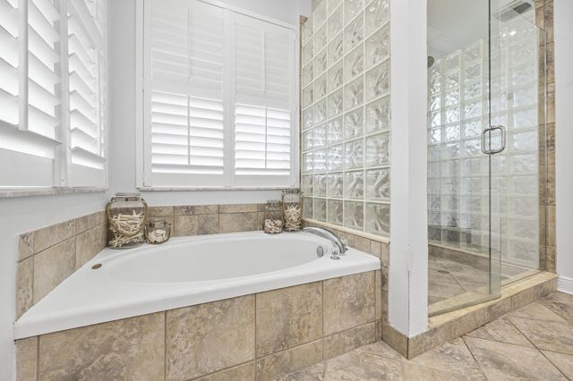 9806 SE Landing Place, Tequesta, FL 33469