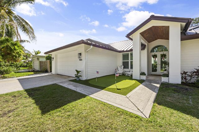 9806 SE Landing Place, Tequesta, FL 33469