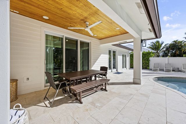 9806 SE Landing Place, Tequesta, FL 33469