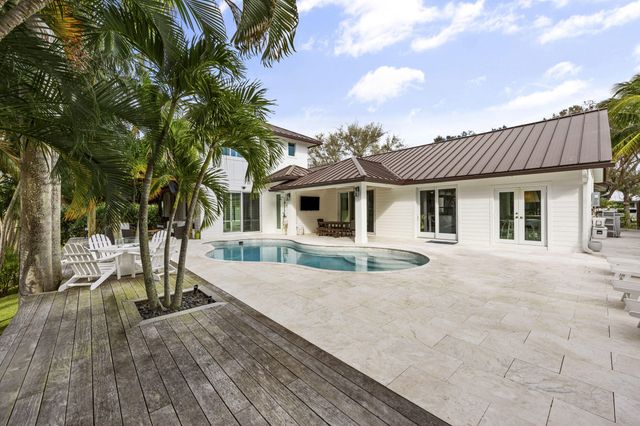 9806 SE Landing Place, Tequesta, FL 33469