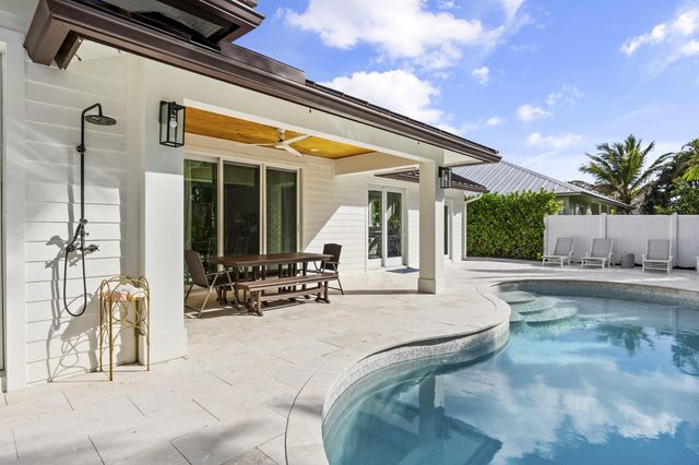 9806 SE Landing Place, Tequesta, FL 33469