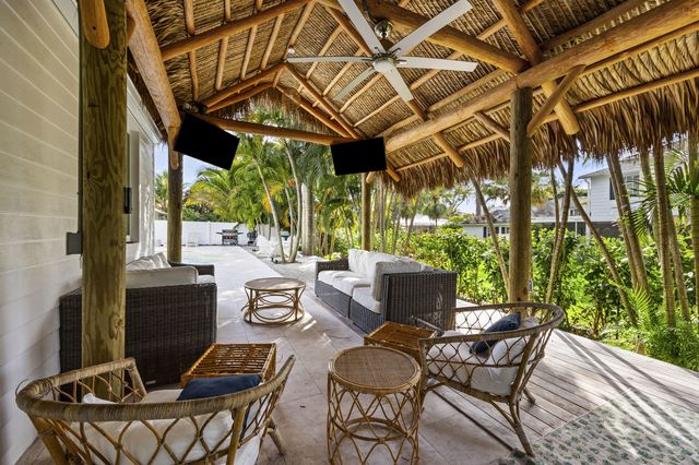 9806 SE Landing Place, Tequesta, FL 33469