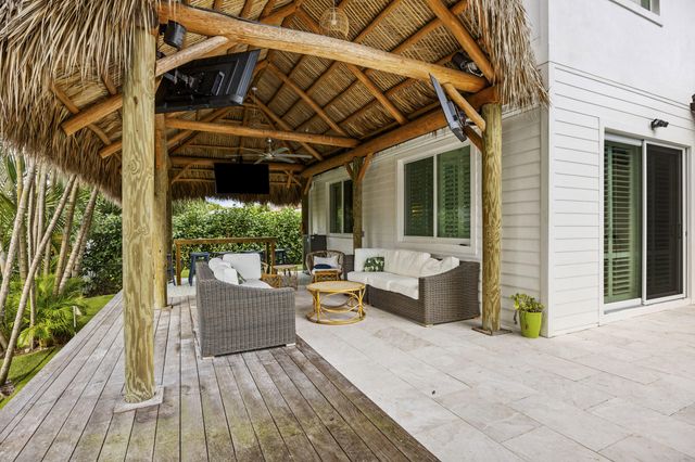 9806 SE Landing Place, Tequesta, FL 33469