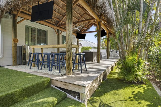 9806 SE Landing Place, Tequesta, FL 33469