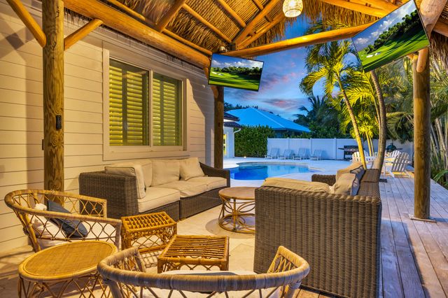 9806 SE Landing Place, Tequesta, FL 33469