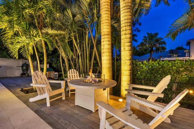 9806 SE Landing Place, Tequesta, FL 33469