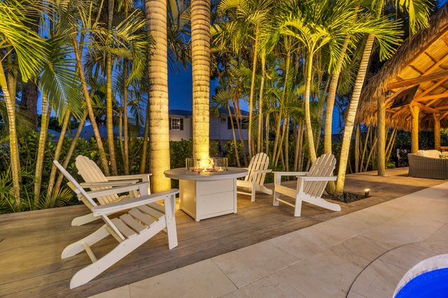 9806 SE Landing Place, Tequesta, FL 33469