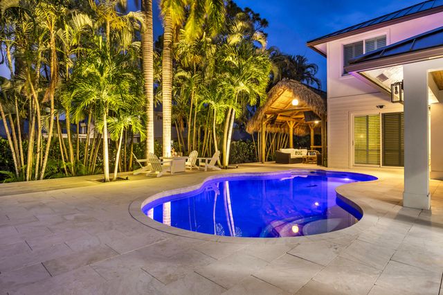 9806 SE Landing Place, Tequesta, FL 33469