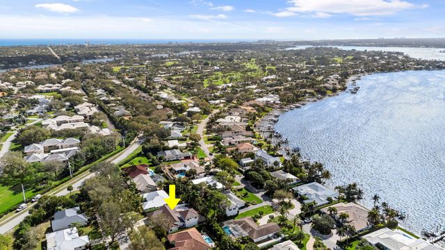 9806 SE Landing Place, Tequesta, FL 33469