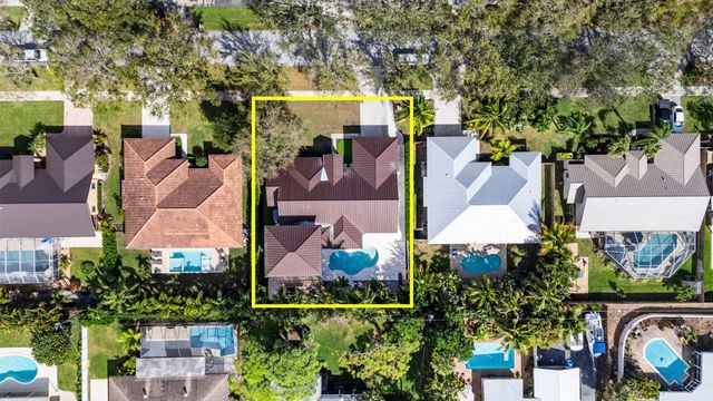 9806 SE Landing Place, Tequesta, FL 33469