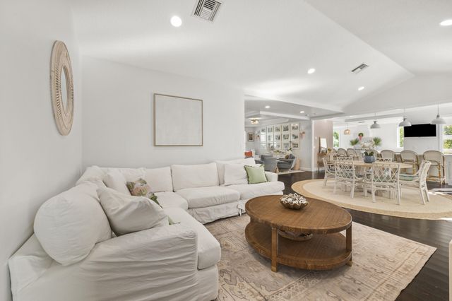 9806 SE Landing Place, Tequesta, FL 33469