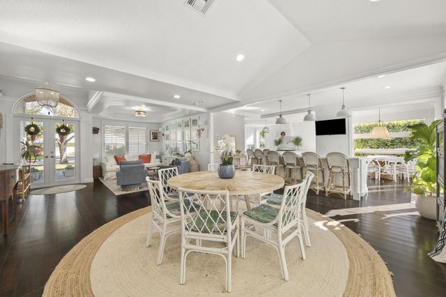 9806 SE Landing Place, Tequesta, FL 33469