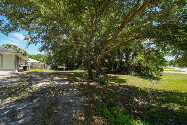 2360 87th Court, Vero Beach, FL 32966