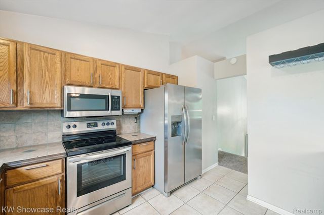 2738 Birchwood Drive, Waterford Charter Township, MI 48329