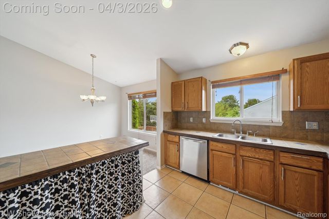 2738 Birchwood Drive, Waterford Charter Township, MI 48329