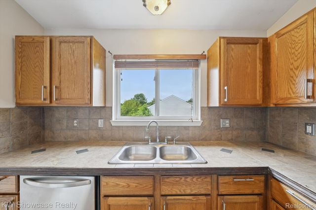 2738 Birchwood Drive, Waterford Charter Township, MI 48329