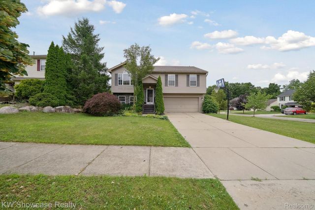 2738 Birchwood Drive, Waterford Charter Township, MI 48329