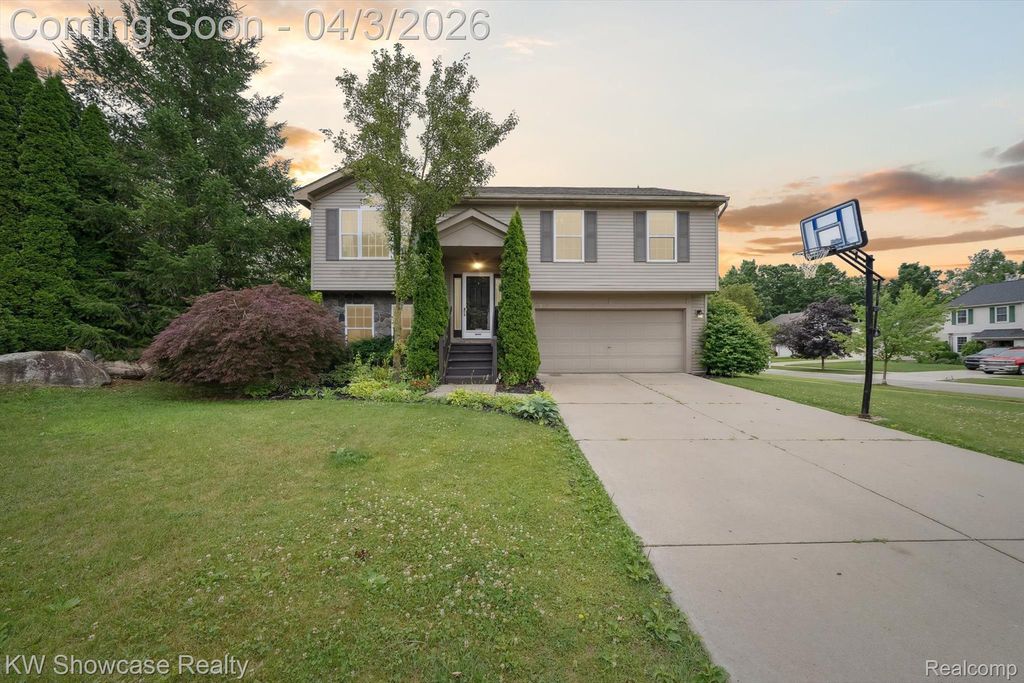 2738 Birchwood Drive, Waterford Charter Township, MI 48329