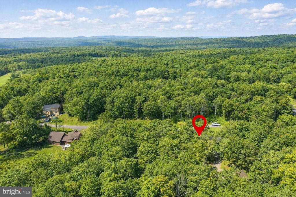 Image 5 of property listing at 42 SANDSTONE CIR, Mc Henry, MD 21541