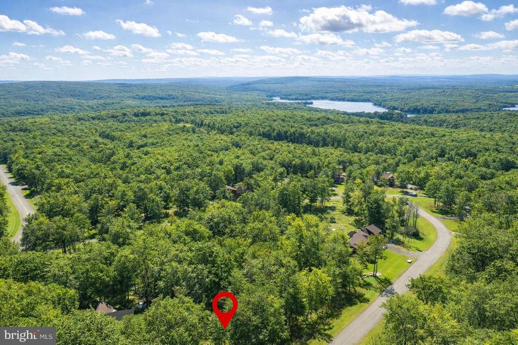 Image 7 of property listing at 42 SANDSTONE CIR, Mc Henry, MD 21541