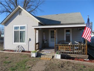 108 W Lake Street, Mclouth, KS 66054
