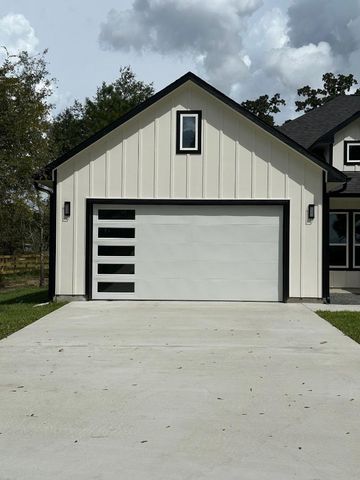 11082 Tammy Circle, Plantersville, TX 77363