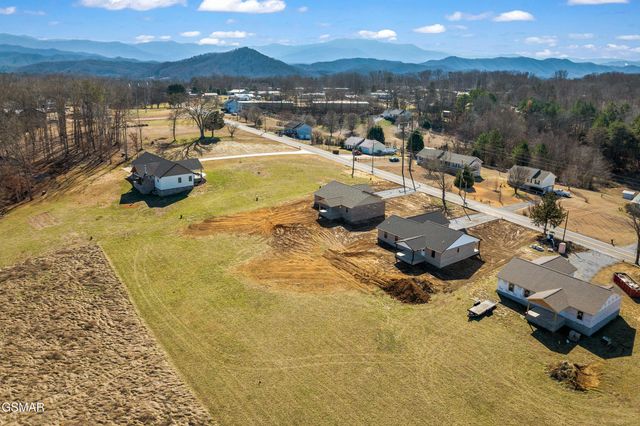 275 Cross Over Road, Sevierville, TN 37876