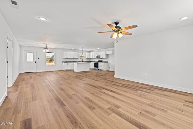 275 Cross Over Road, Sevierville, TN 37876