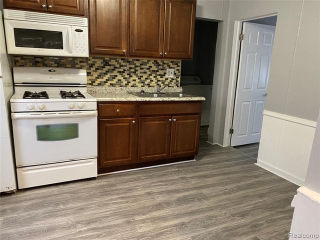 615 Ardmore Drive, Fenton, MI 48220