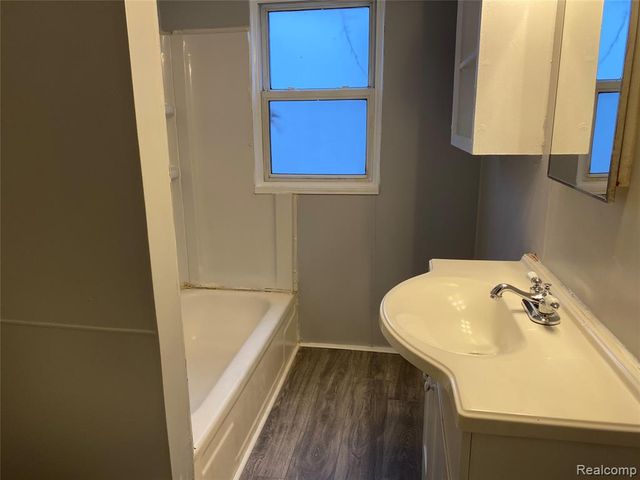 615 Ardmore Drive, Fenton, MI 48220