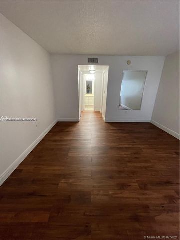 721 N Pine Island Road 104, Plantation, FL 33324