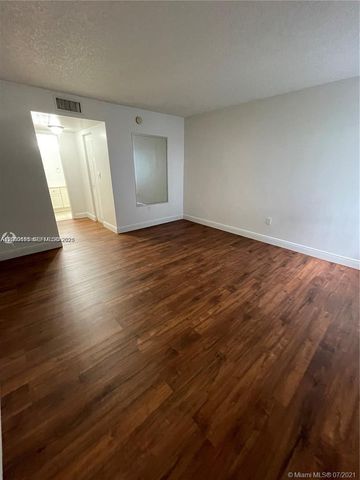 721 N Pine Island Road 104, Plantation, FL 33324