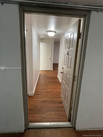 721 N Pine Island Road 104, Plantation, FL 33324