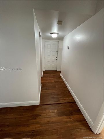 721 N Pine Island Road 104, Plantation, FL 33324