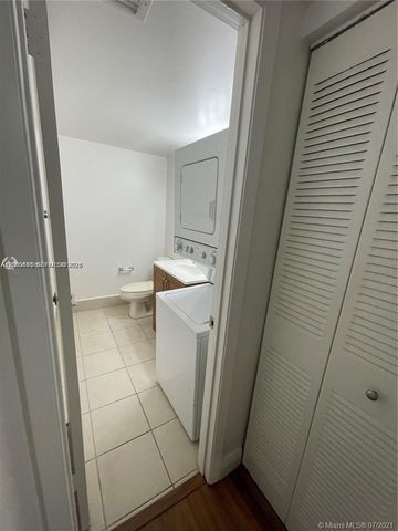 721 N Pine Island Road 104, Plantation, FL 33324