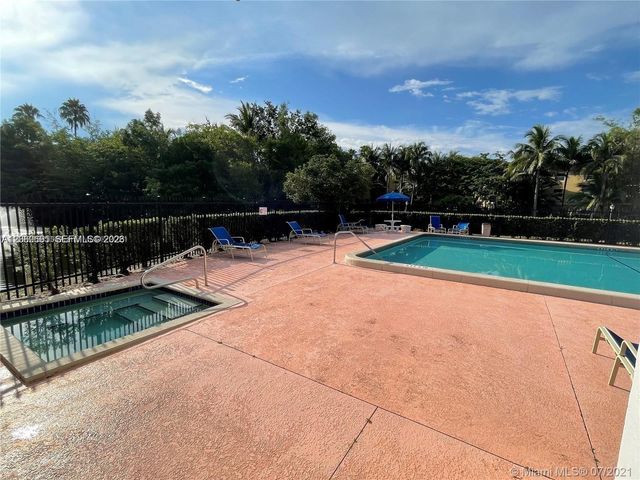 721 N Pine Island Road 104, Plantation, FL 33324