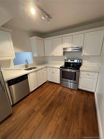 721 N Pine Island Road 104, Plantation, FL 33324