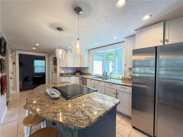11 Beech Tree Road, East Providence, RI 02916