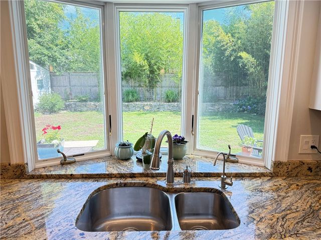 11 Beech Tree Road, East Providence, RI 02916
