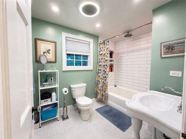 11 Beech Tree Road, East Providence, RI 02916