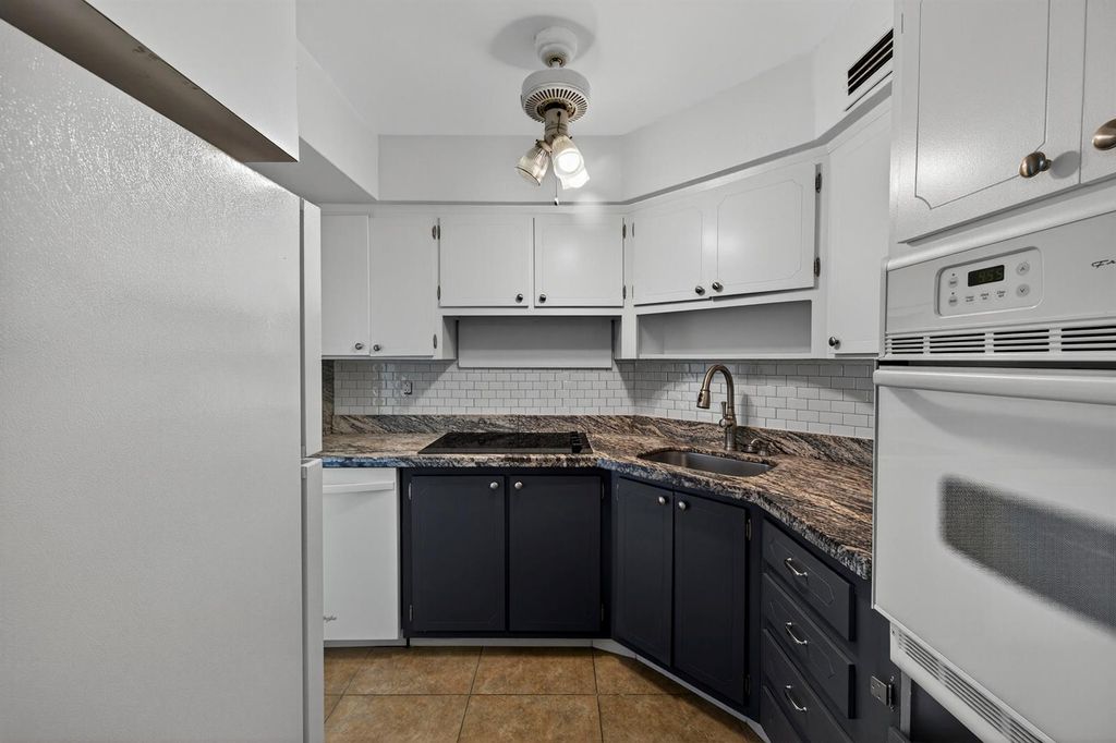 2151 NE 42 Nd Court 136, Lighthouse Point, FL 33064