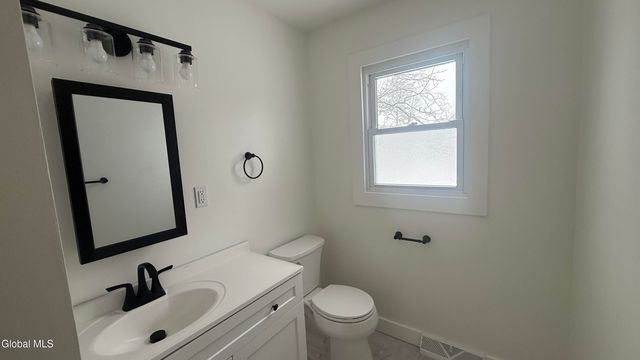 24 Birchwood Lane, Ballston Spa, NY 12020