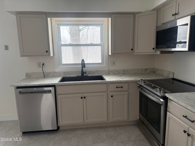 24 Birchwood Lane, Ballston Spa, NY 12020